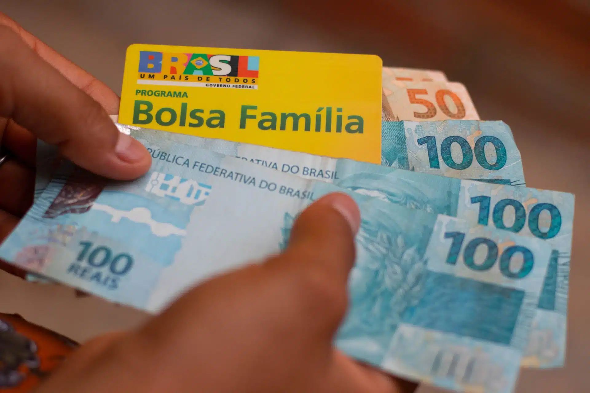 Beneficiários do Bolsa Família terão direito ao Abono Natalino (Fonte: Edição / Notícia de Última Hora).