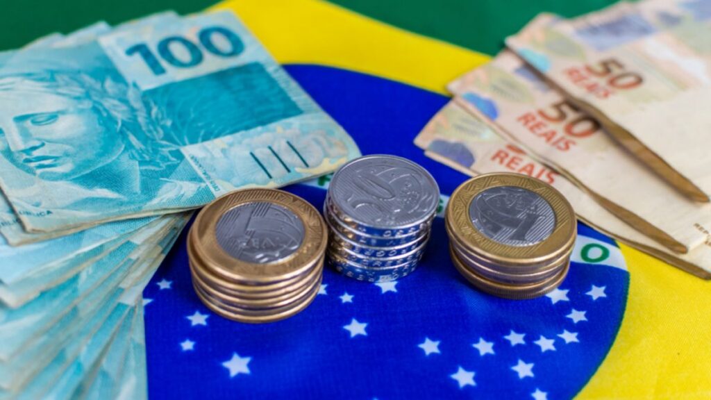 Aposentados e pensionistas podem ganhar a mais em dezembro com precatórios na conta. Entenda como o pagamento pode vir dobrado com valores atrasados INSS. SAIBA TUDO! Fonte: Edição/ Diário Oficial Notícias).