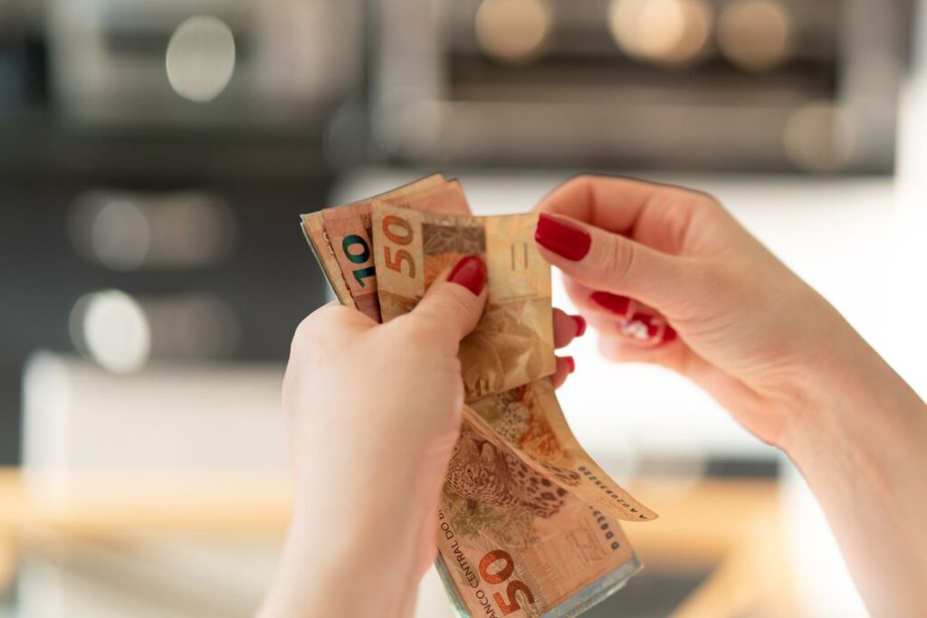 Descubra se você pode ou não fazer consignado em 2024. (Fonte: Edição/ Notícia de Última Hora).