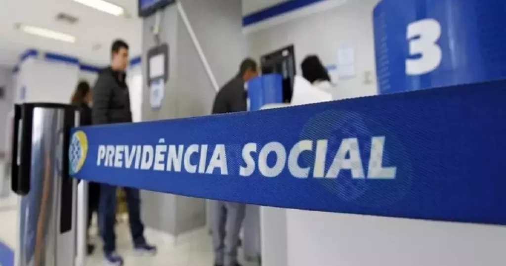 Dicas importantes para quem deseja se aposentar e acelerar a fila de pedidos do INSS. (Fonte: Edição / Notícia de Última Hora).