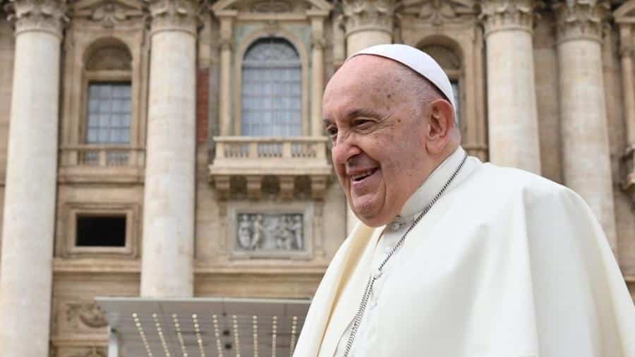 Papa Francisco faz forte apelo pela paz e condena a indústria armamentista