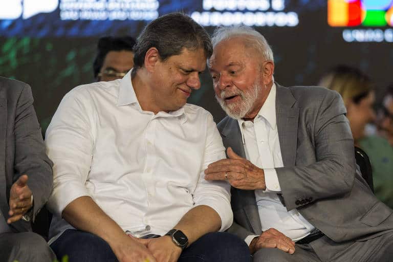 Tarcísio destaca estreita relação com governo Lula e expressa carinho por Bolsonaro