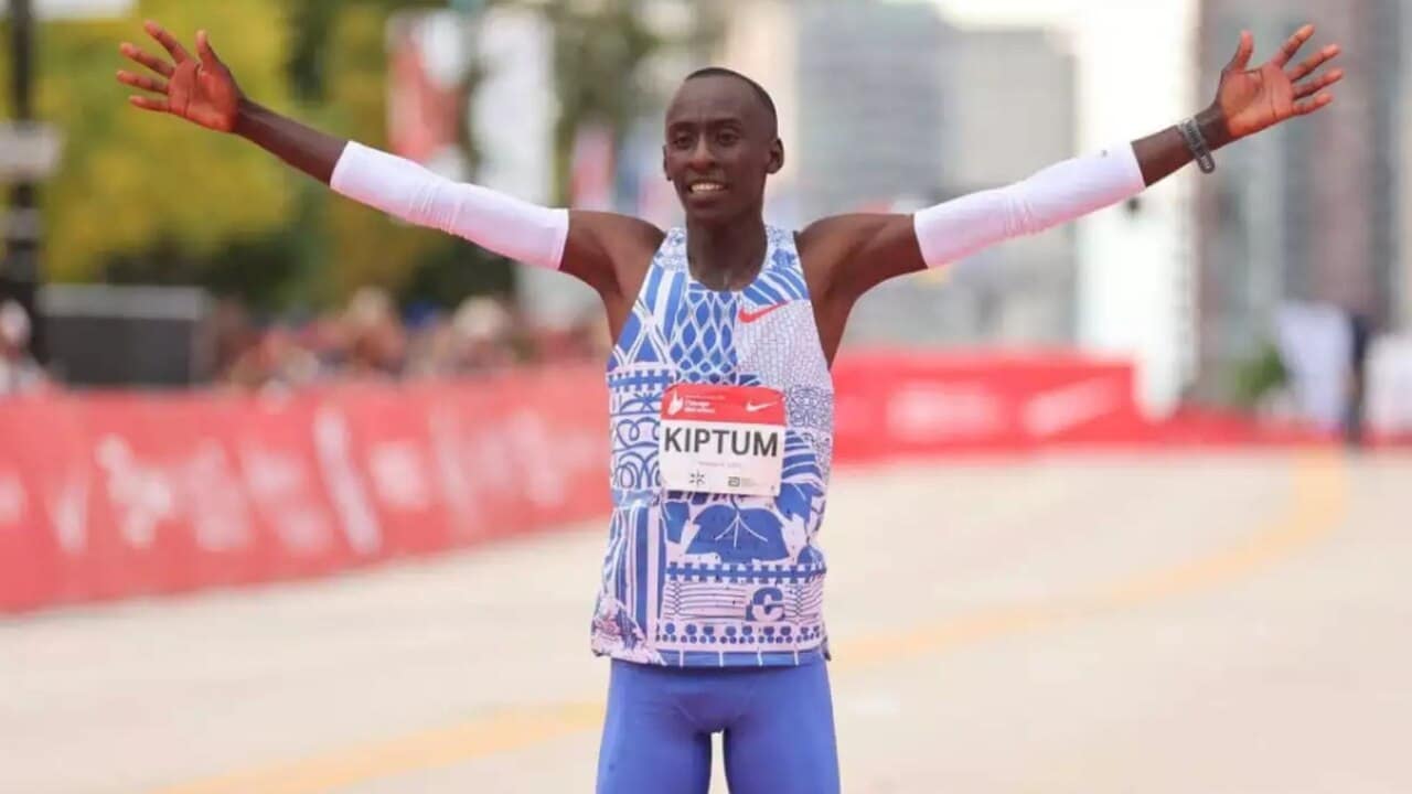 Morre recordista mundial da maratona, Kelvin Kiptum