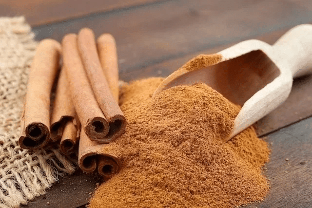 Água com canela faz emagrecer? Confira como a especiaria afeta o nosso corpo