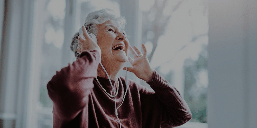 Descubra o Poder da Música: Como ela Pode Auxiliar os Idosos com Demência