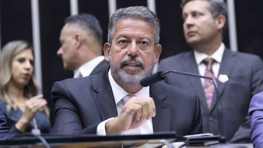 Parlamentares do PT reagem ao DISCURSO de Lira na abertura do ANO legislativo! Confira AGORA as reações!