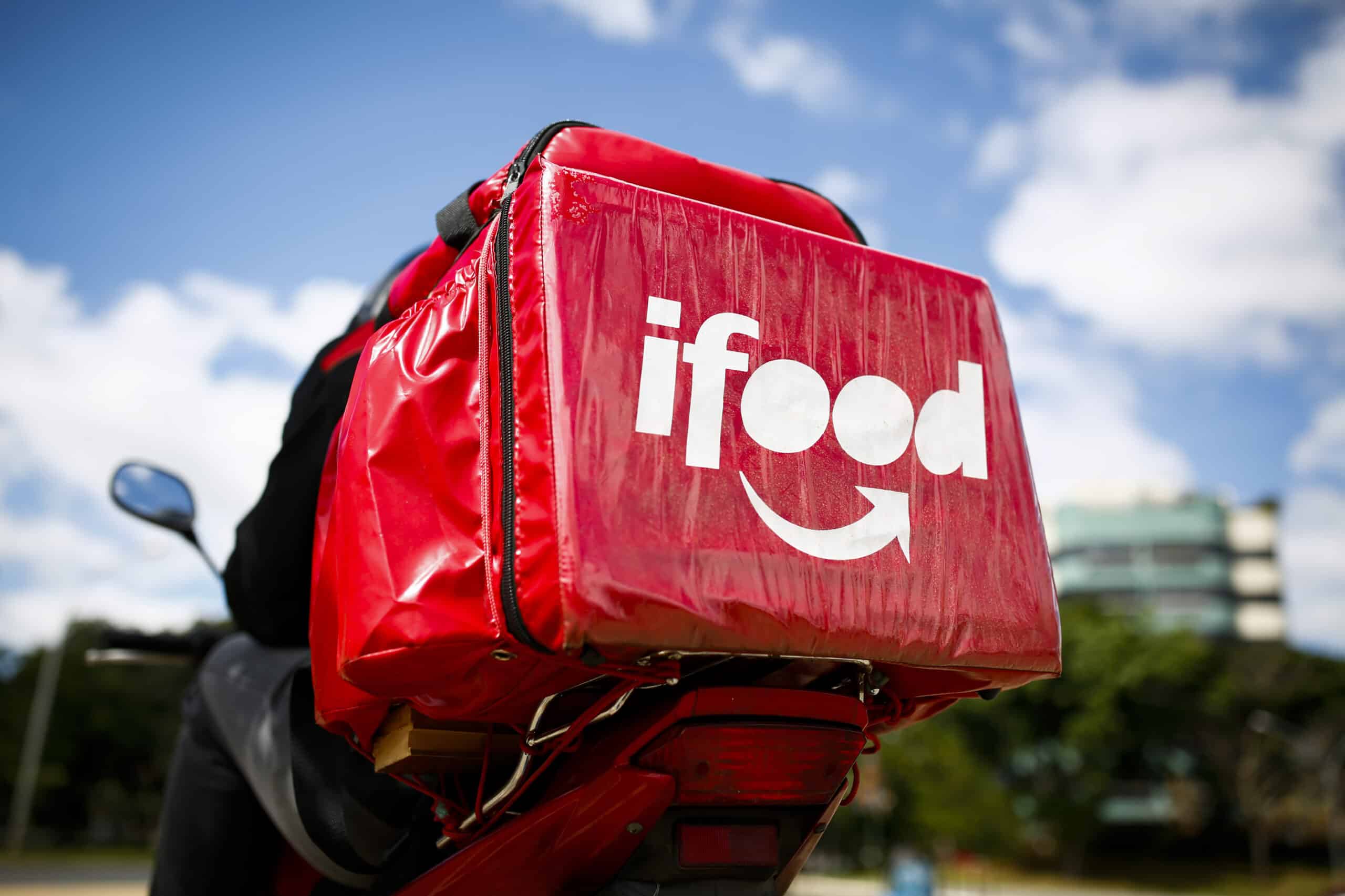 iFood quer mudar a regra de contribuição dos motoboys com tabela progressiva- Empresa defende descontos de 5% a 11%