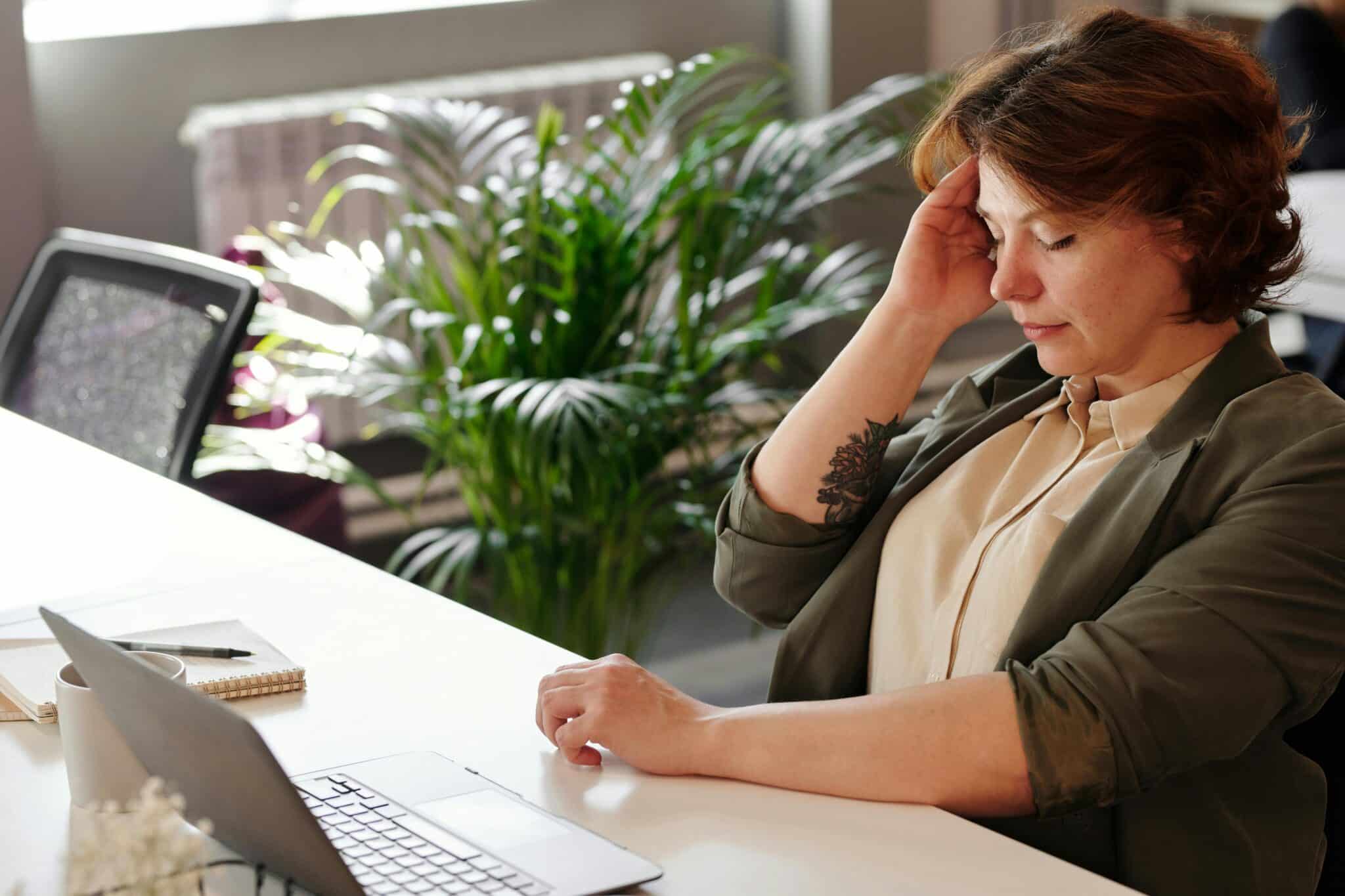 Enxaqueca em Mulheres: Médica Oferece Conselhos Importantes para Lidar com a Dor!