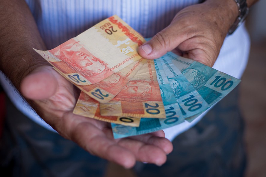 notas de vinte e cem reais