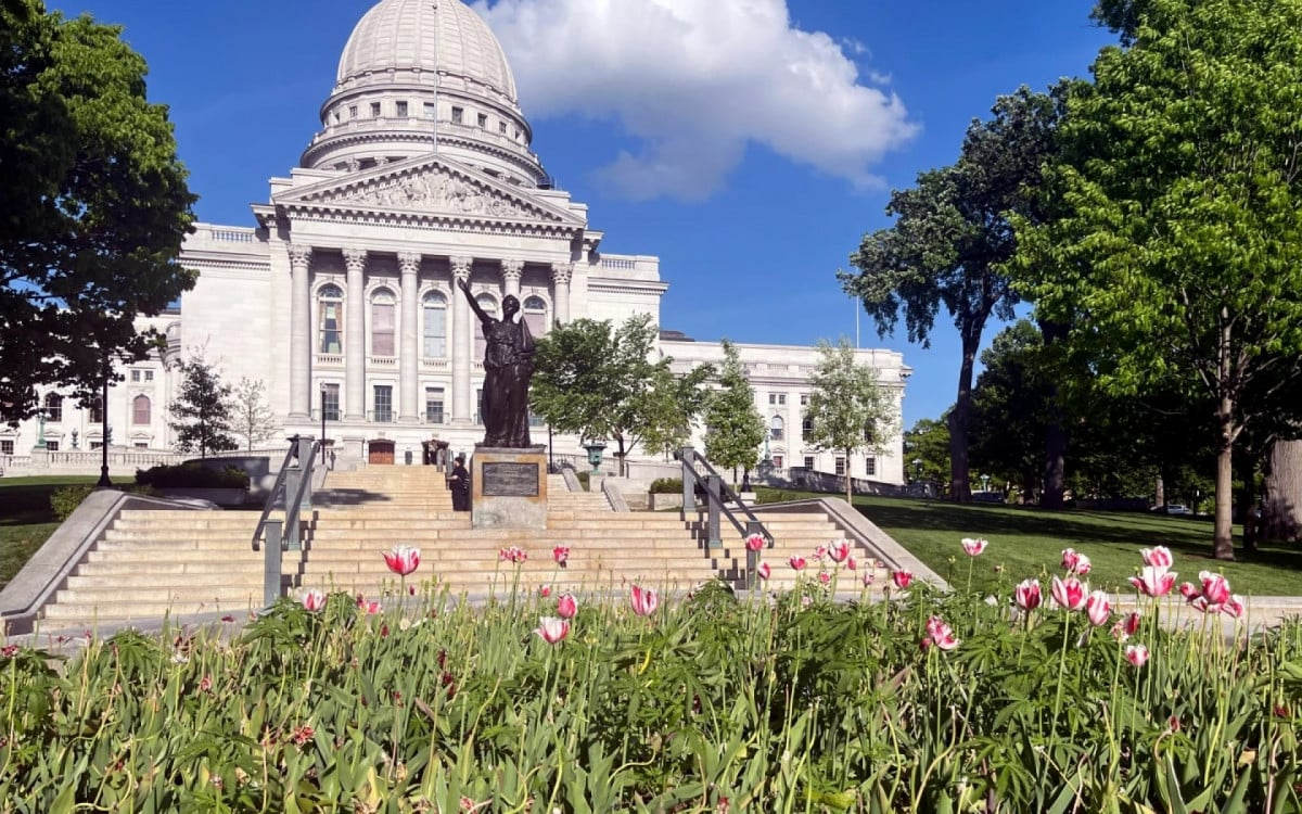 Fachada do palácio do governo do estado do Wisconsin (EUA), na cidade de Madison (Fonte Reprodução: Google)