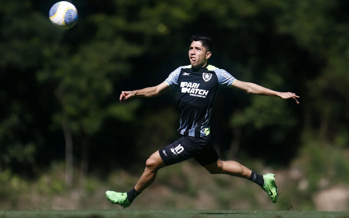 Após ser poupado na última partida, Savarino pode reforçar o Botafogo contra o Corinthians (Fonte: Reprodução Google)