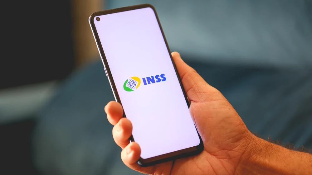 tela do celular aberta no site do inss