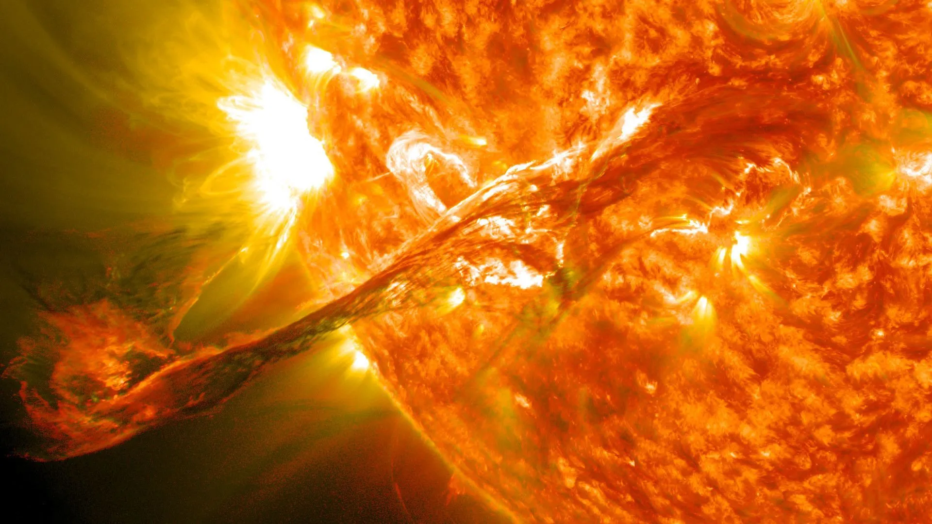 Pesquisadores da Nasa se preparam para estudar as tempestades solar.