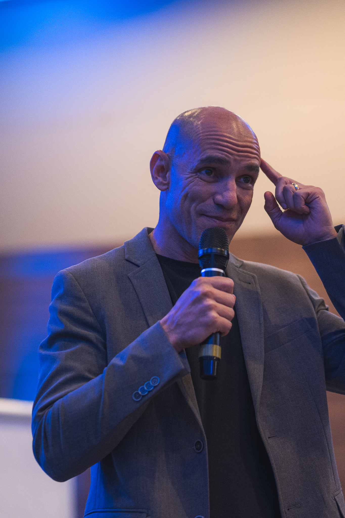 renato alves especialista em memorização em palestra