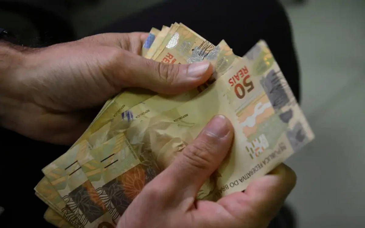 Maioria dos aposentados e pensionistas receberá 50% do 13º na segunda parcela. (Fonte: Reprodução Google)