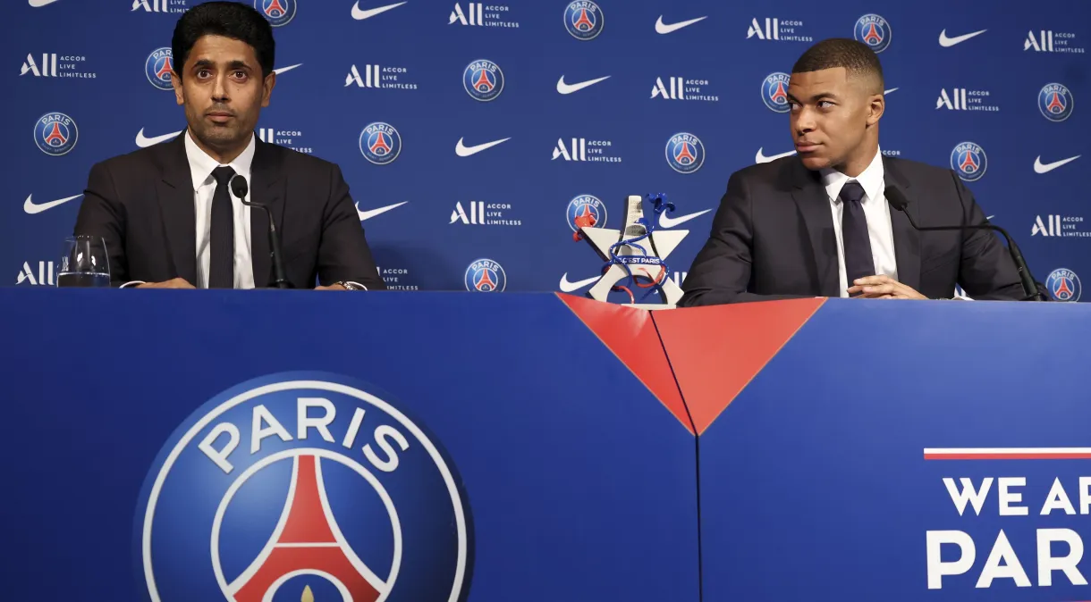 Nasser Al-Khelaifi, presidente do PSG, e Mbappé entraram em rota de colisão. (Fonte: Reprodução Google)