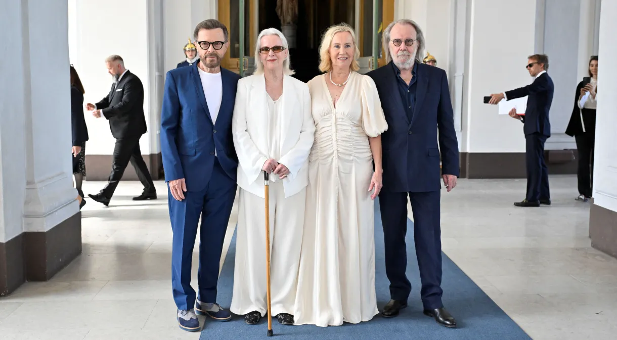 ABBA recebeu a "Ordem Real Vasa" durante uma cerimônia no palácio real em Estocolmo. (Fonte: Reprodução Google)