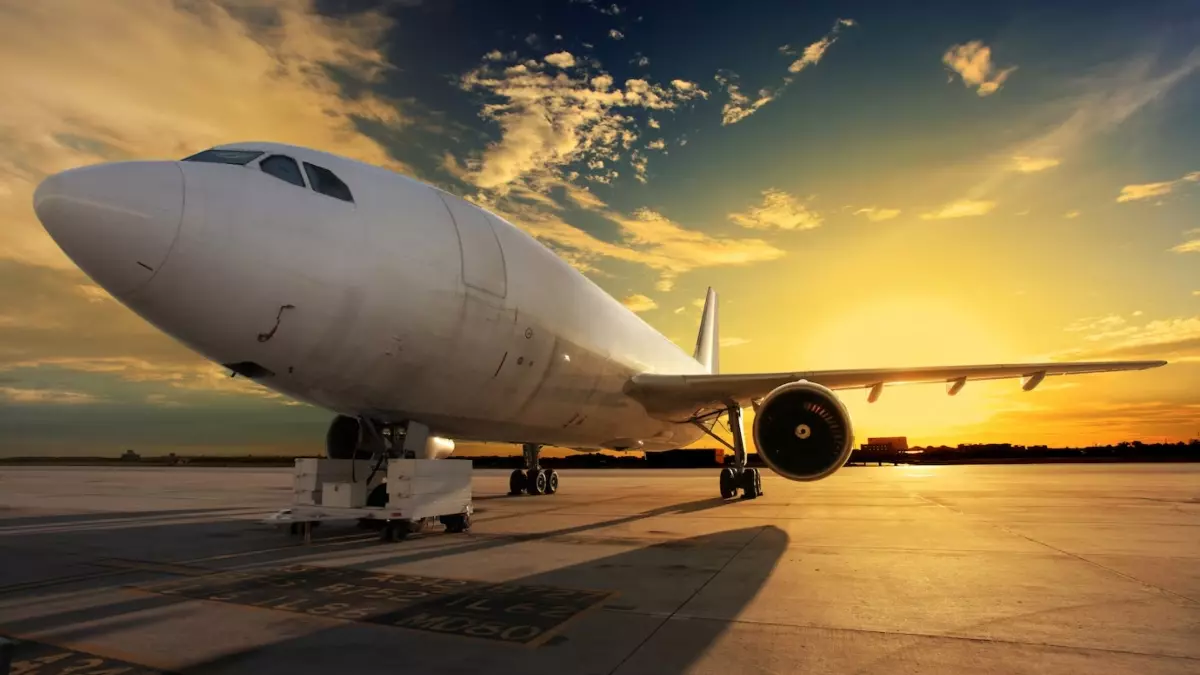 ATENÇÃO: PASSAGENS AÉREAS POR R$200 PARA APOSENTADOS DO INSS – VEJA COMO GARANTIR A SUA! (Fonte: Freepik)