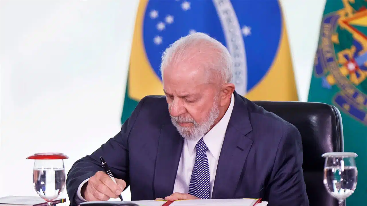 Lula assina decreto que muda tudo nas regras para aposentadoria do INSS