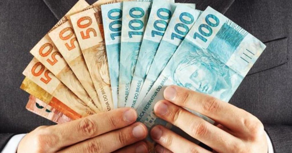 URGENTE! Salário mínimo de R$ 1856 LIBERADO para estas pessoas- Veja quem pode receber