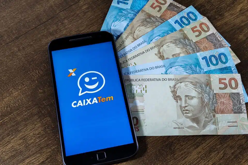 Governo inicia depósitos de até R$ 1412 no dia 15! Confira quem recebe