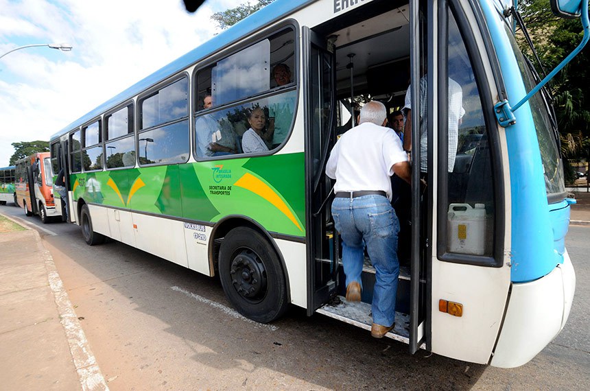 NOVIDADE! Idosos com 60 Anos Já Podem Viajar de Graça – Transporte 100% Gratuito!