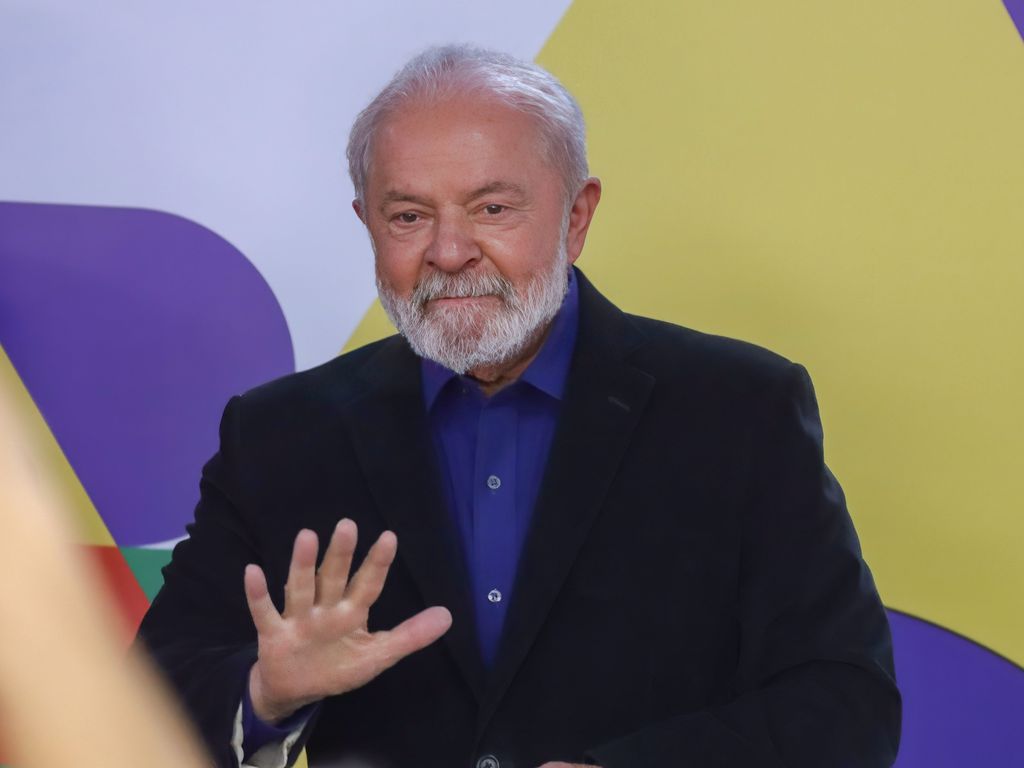 Lula assina nova lei que muda as regras para cartões de crédito